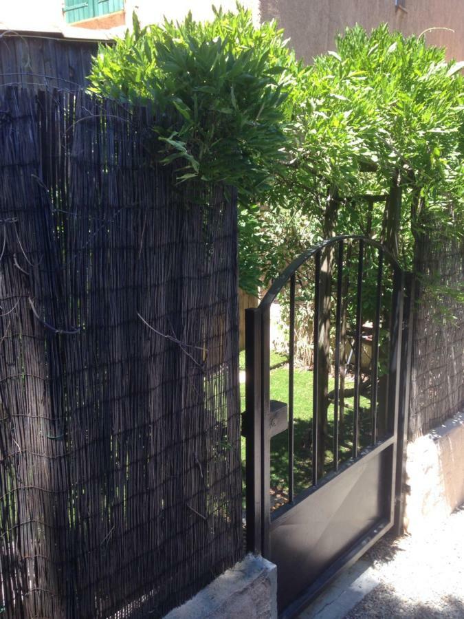 Agreable Studio Proche Sttropez Piscine Et Tennis Gassin Exterior photo